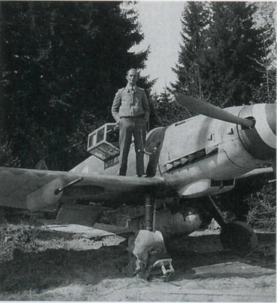 «Пятиточечный» Bf 109G-6/R6 с тремя пушками MG 151/20 (моторная и две подкрыльевых), а также двумя синхронными пулеметами MG 131. На снимке борт «12 желтый» лейтенанта Хорста Пренцеля из эскадрильи 1/JG 301 – май 1944 г. 